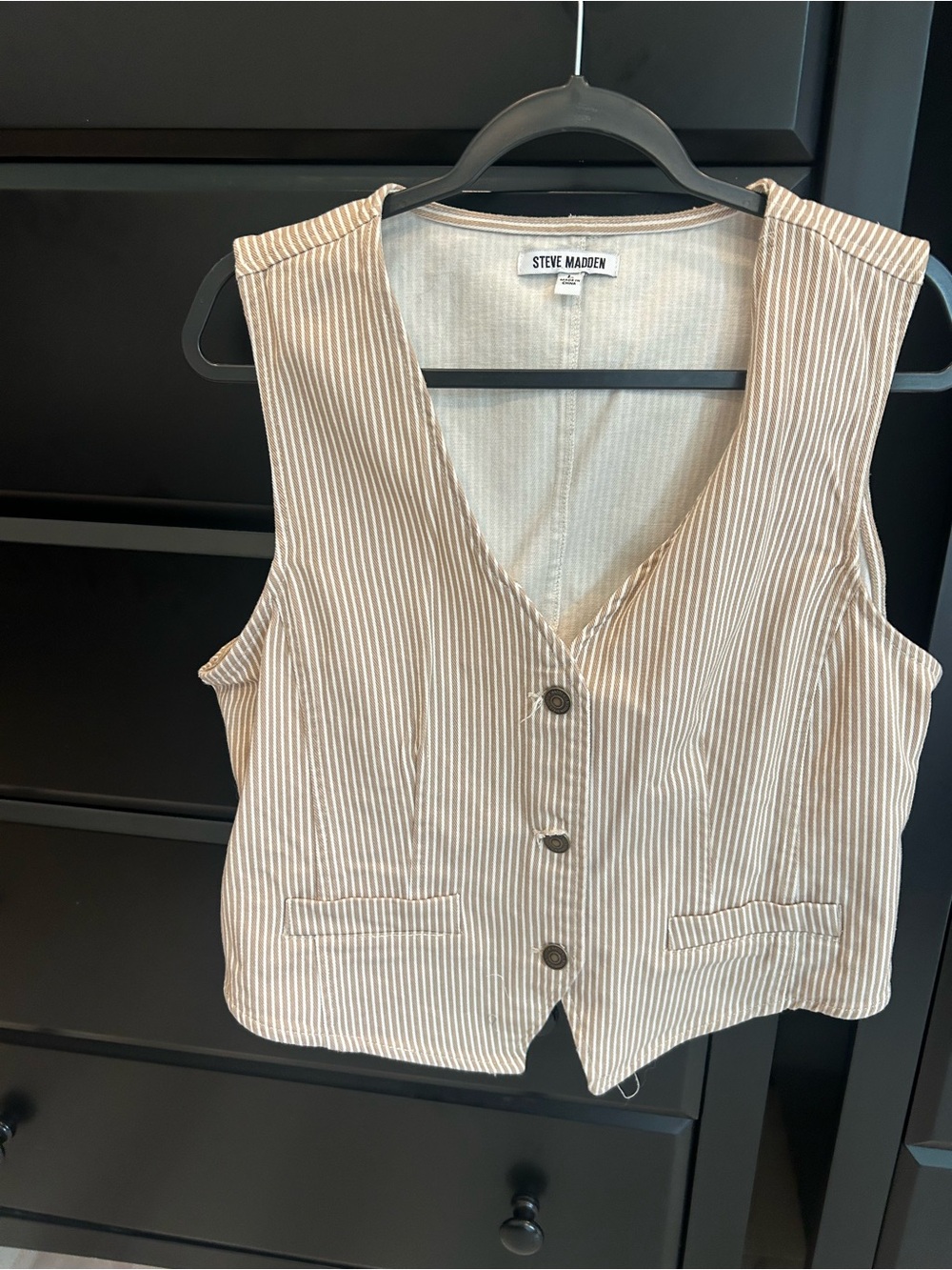 Women's Sleeveless Buttoned Vest
